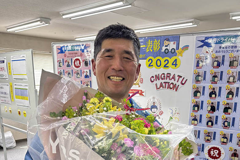 市川営業所の小林吉男さんが表彰されました